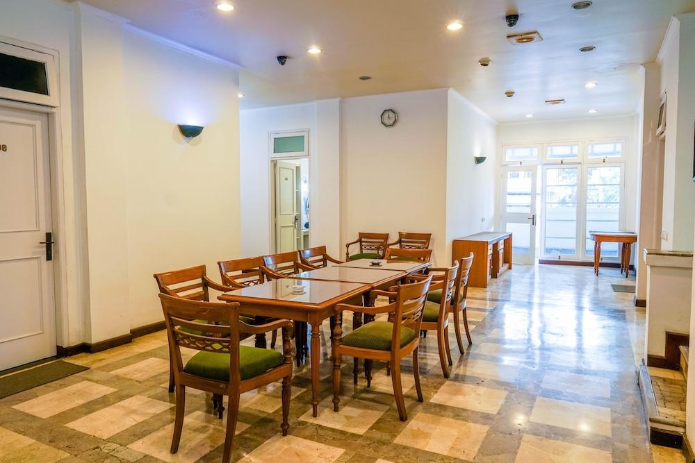 Hotel Utari Dago Бандунг Экстерьер фото