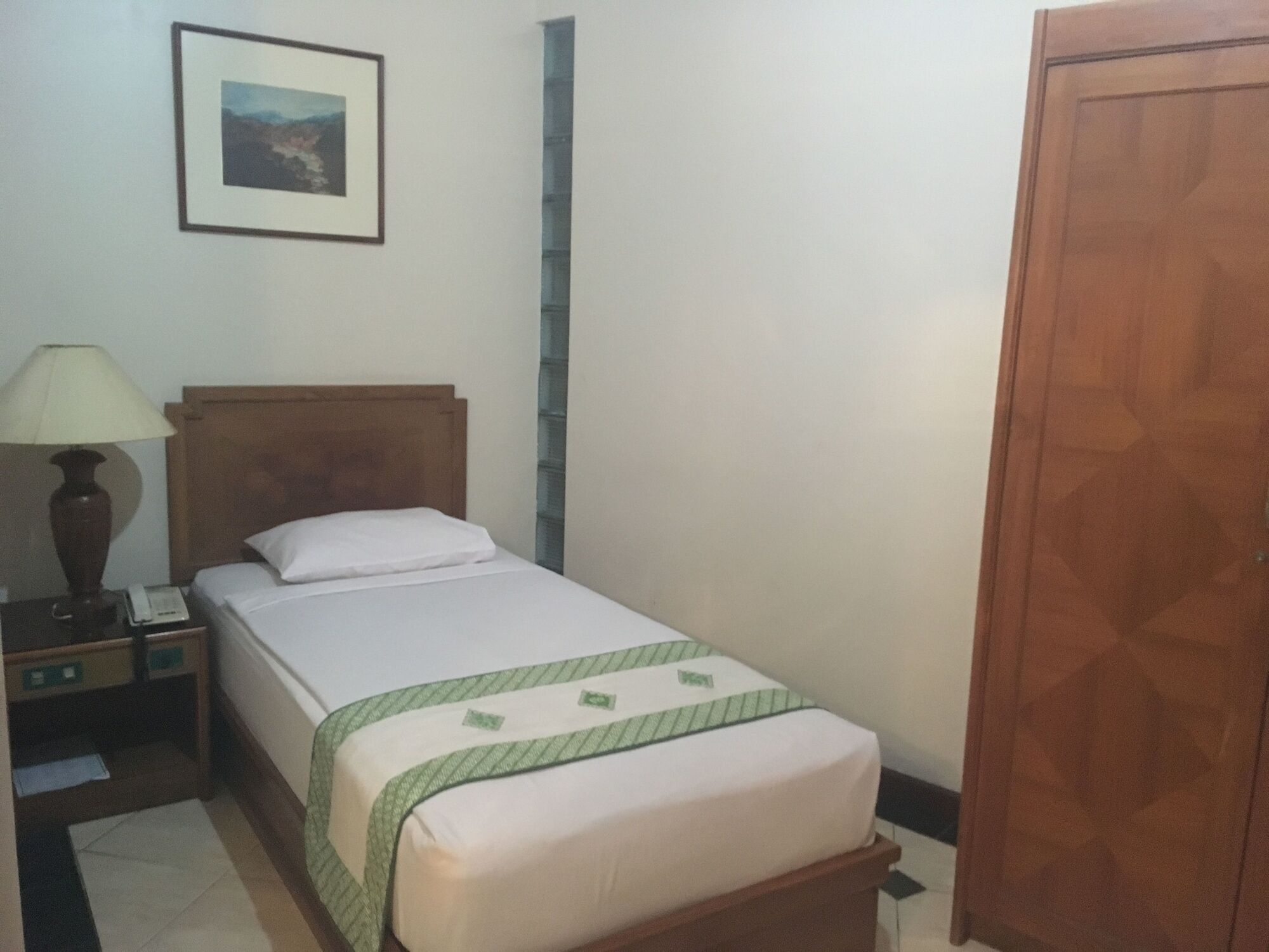 Hotel Utari Dago Бандунг Экстерьер фото