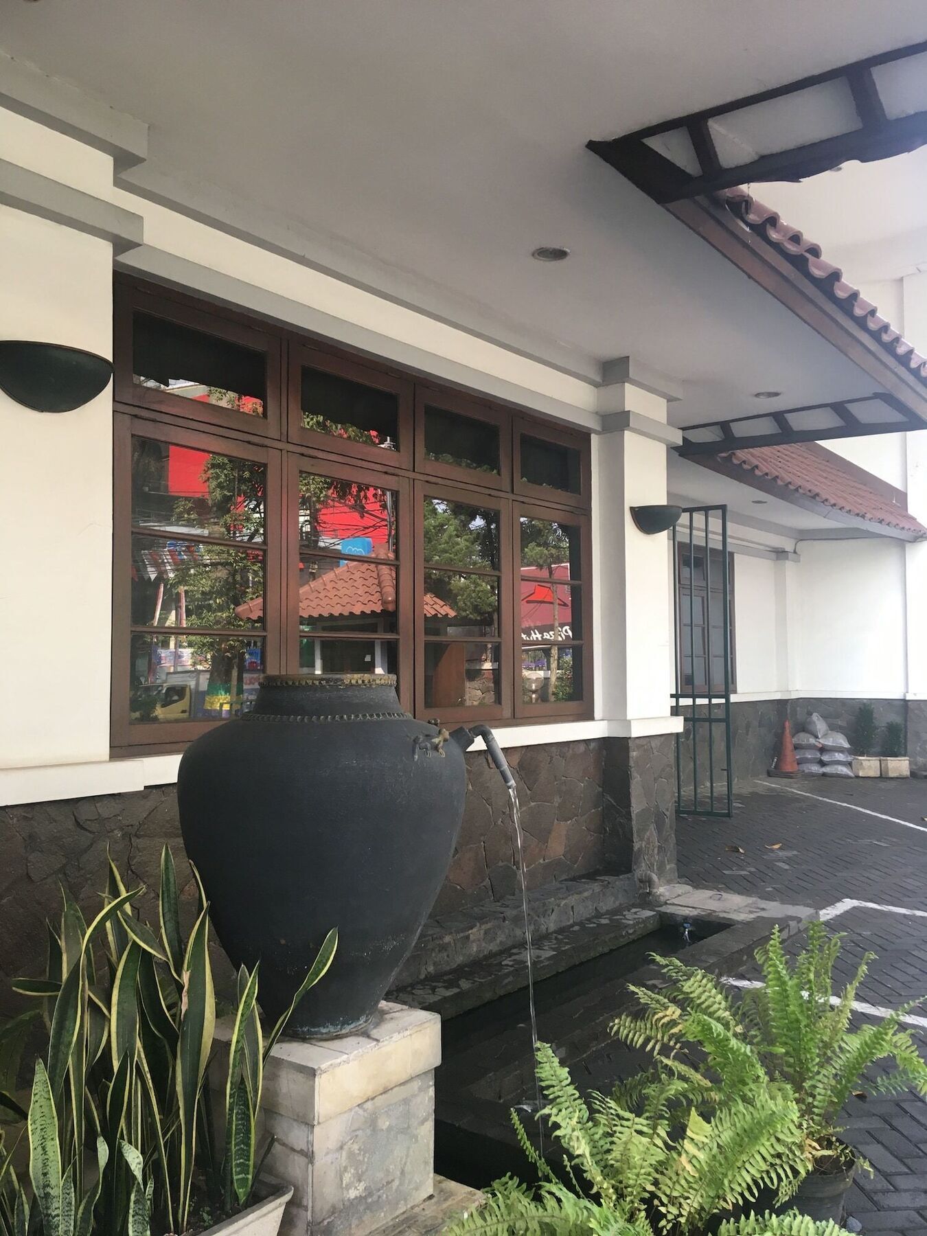 Hotel Utari Dago Бандунг Экстерьер фото